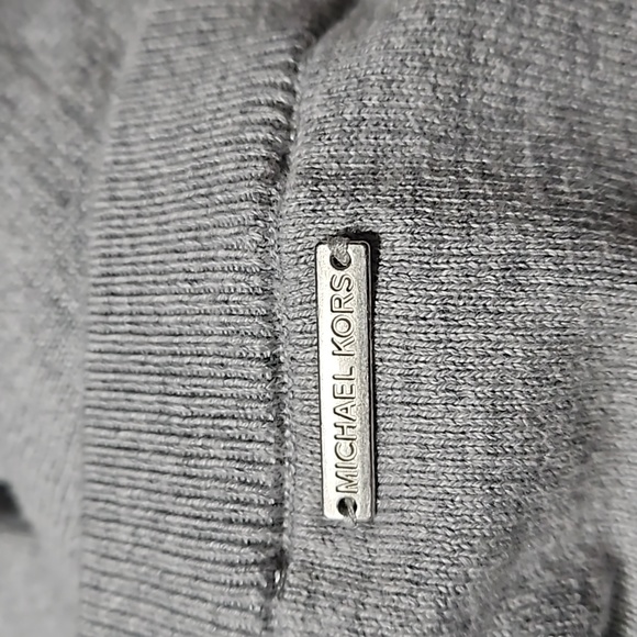 Michael Kors Long Sleeve Silver Graphic Sweater with high low size Medium - Picture 1 of 8